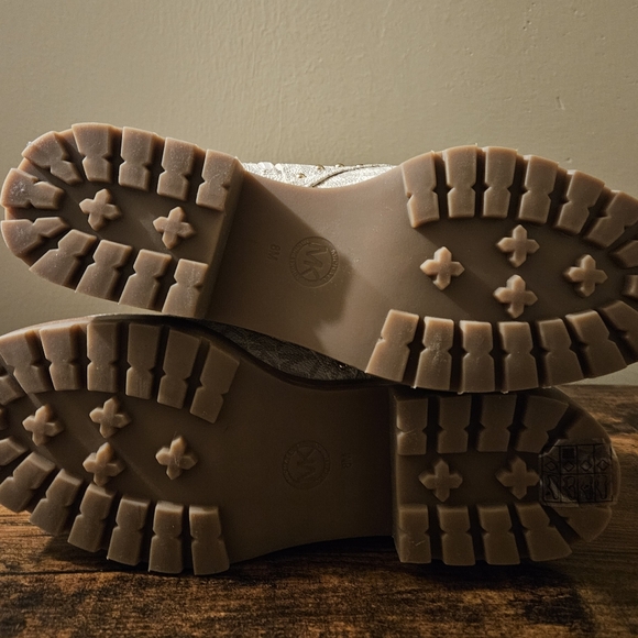 Michael Kors Kincaid Logo Studded Combat Boot Vanilla/Cream - Picture 5 of 5